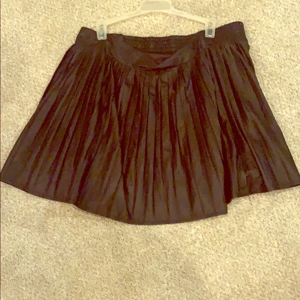 Faux leather pleated skirt